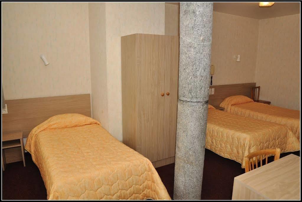 Hotel Montfort Лурд Екстериор снимка