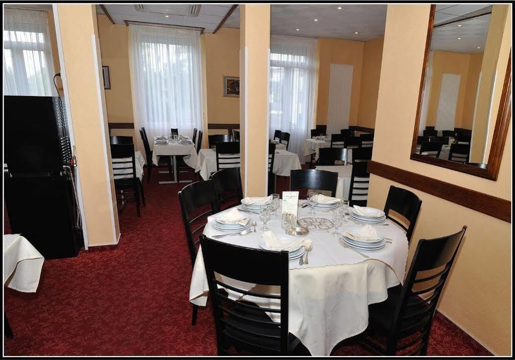 Hotel Montfort Лурд Екстериор снимка